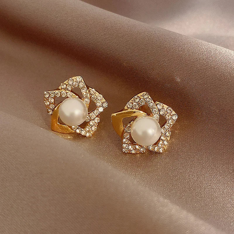 Bright Crystal Luxury Korean Unusual Claw Stud Irregular Pearl Earring