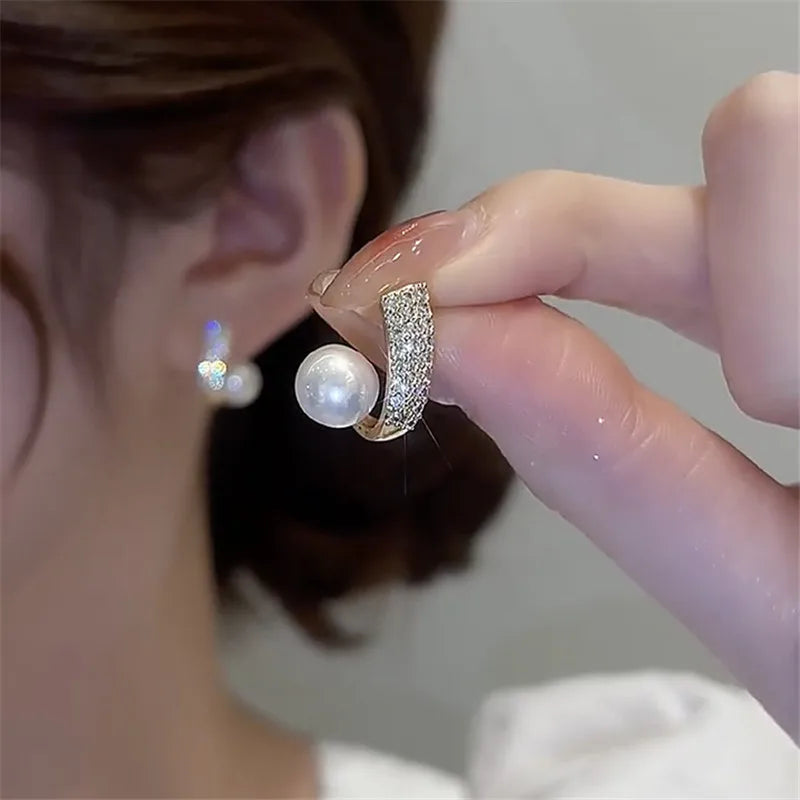 Bright Crystal Luxury Korean Unusual Claw Stud Irregular Pearl Earring