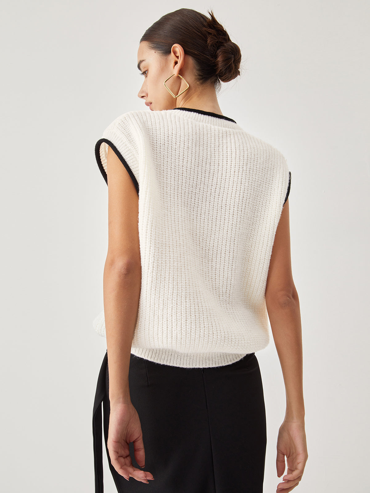 Contrast Trim Graceful Chunky Knit Vest